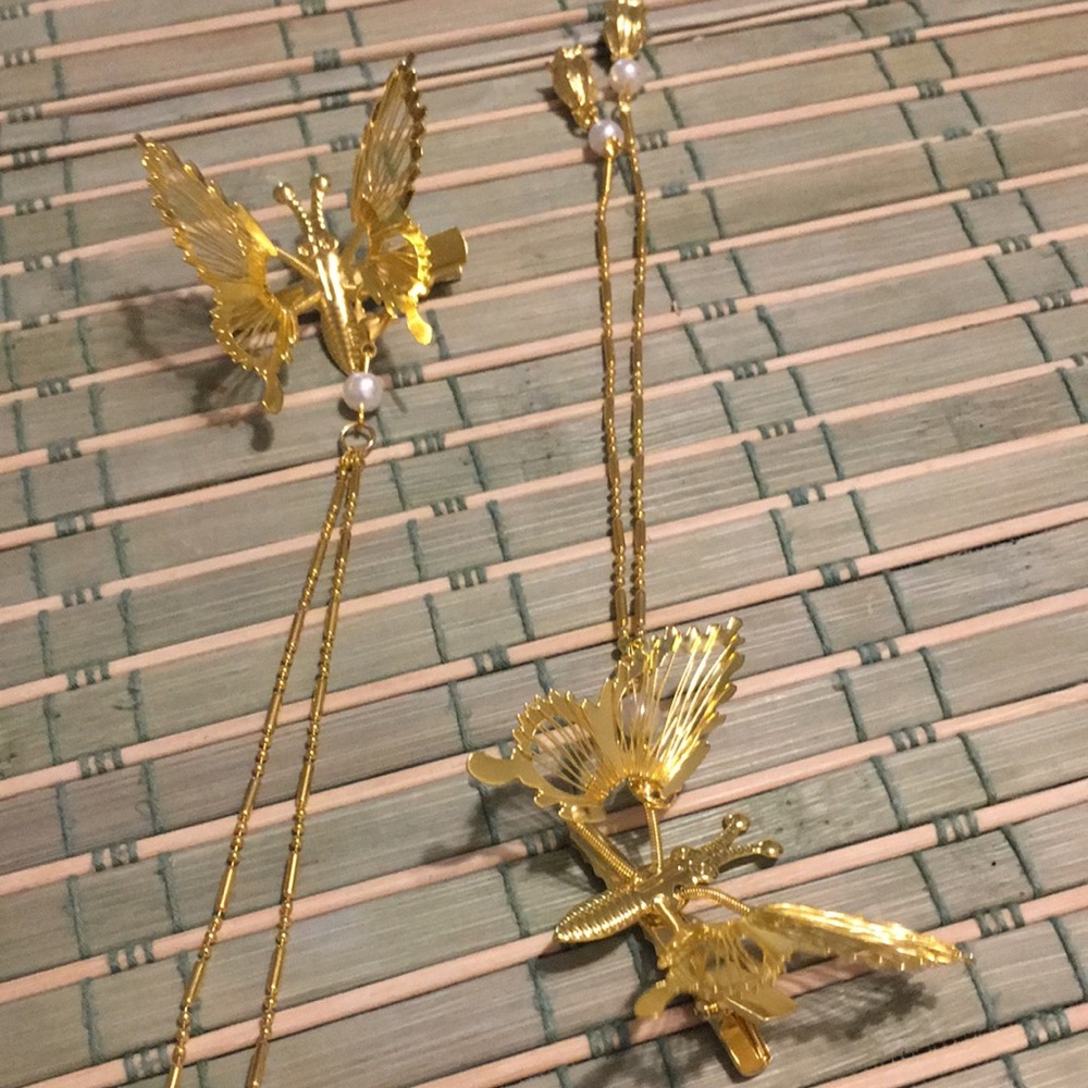 Gold butterfly moving hair clips with tassel